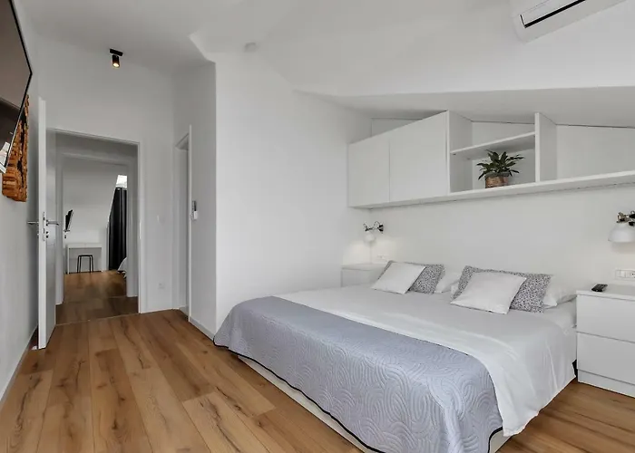 Sukara * מאקרסקה